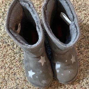 FabKids star fuzzy boots. Kids Size 1.